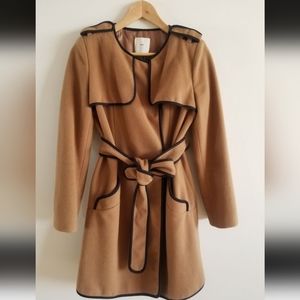 Sophisticated Trench Coat in Cognac